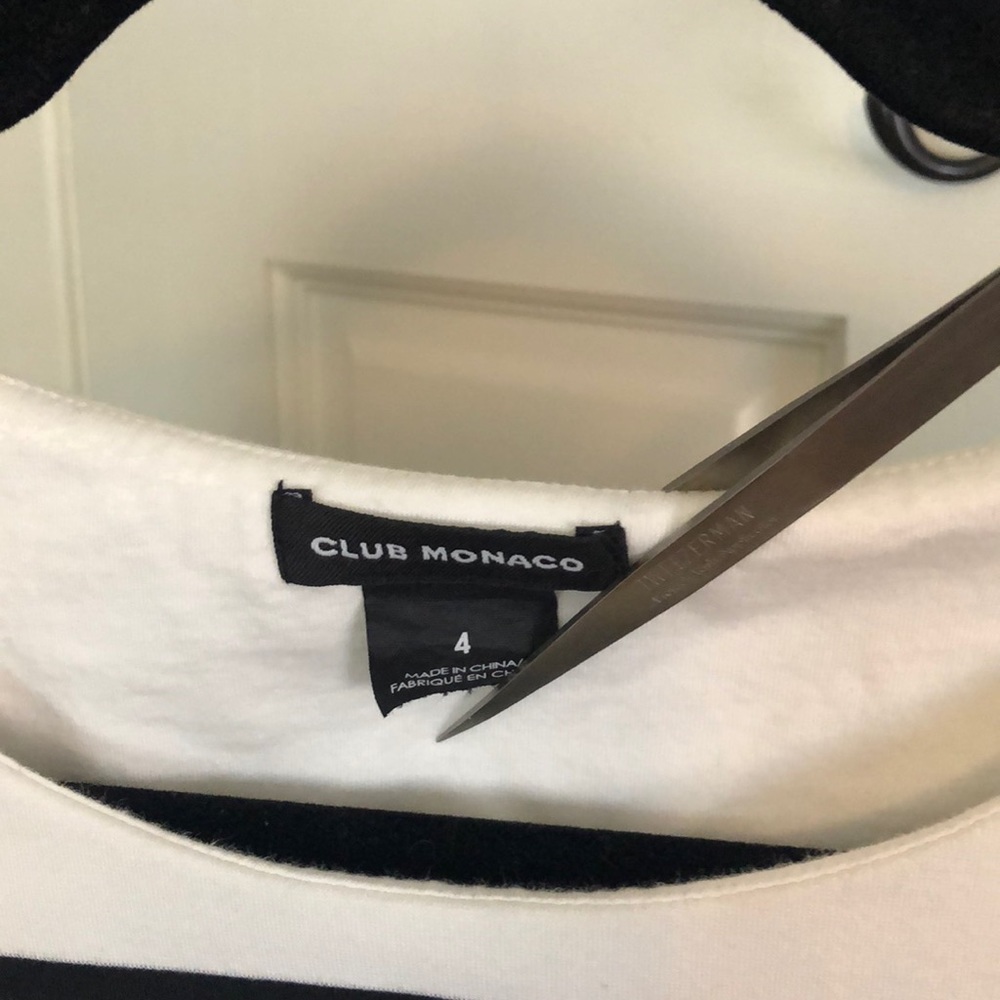 Offering a CLUB MONACO size 4 dress